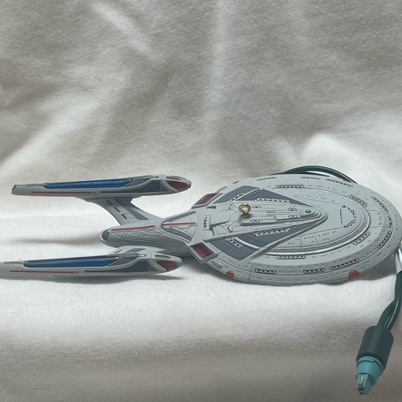 Star Trek First Contact U.S.S Enterprise Hallmark Ornament - Picture 3 of 9